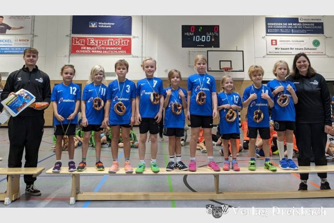 Die F2 freut sich über ihr Abschneiden beim Spielfest.