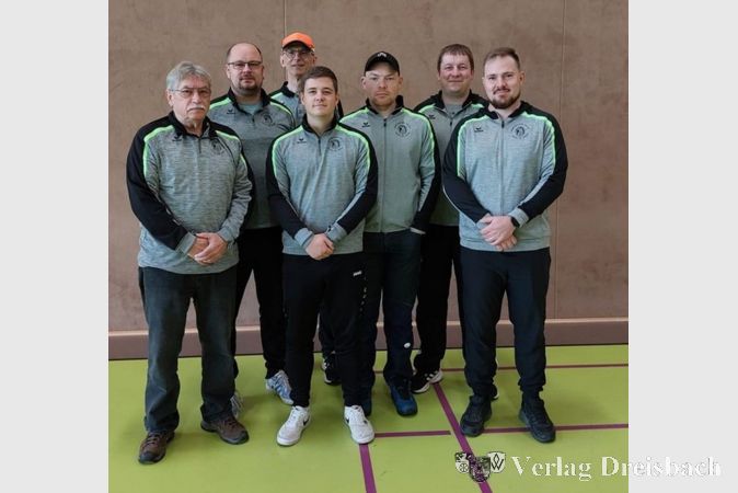 Das Team des SV Kriftel in Aurich. Von links: Betreuer Ferenc Kantor, Mathias Putzmann, Trainer Detlef Glenz, Fabian Otto, Andreas Fix, Christian Reitz und Oliver Geis.