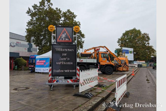 Großes Gerät zum Anschauen: Die Messe dehnte sich auch auf den Bereich vor der Stadthalle aus.
