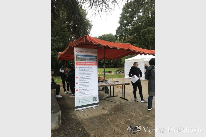 Stand der Konrad-Adenauer-Schule mit Bewegungsspielen.