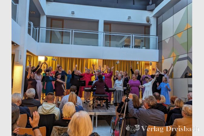 "Hallelujah!": Die ChoryFeen setzen nicht nur ihre Stimmen ein, sondern setzen auch mit kleinen einstudierten Choreografien dramatische Akzente.