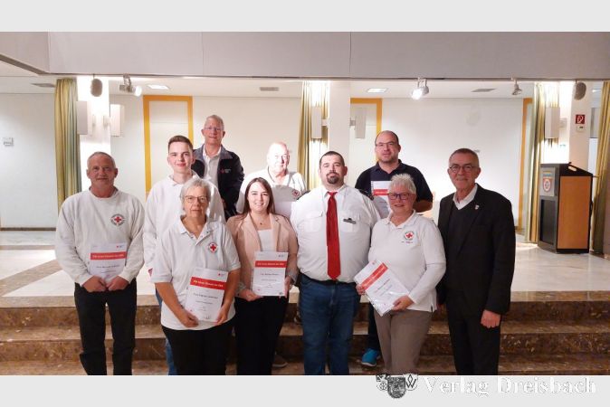 V.l.n.r.: Michael Hofmann, Ben Kurzawa, Dagmar Lieberman, Rainer Schwebs, Melissa Petrich, Werner Bartholomäus, KBL Marc-Andre Butzbach, Dr. Daniel Fries, Monika Beisheim, Franz Jirasek.