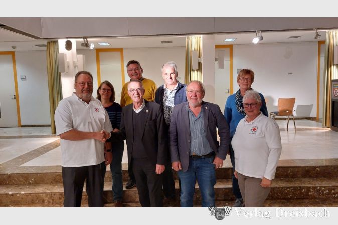 V.l.n.r.: Markus Schullenberg, Dr. I.Clessienne, Franz Jirasek, Hans-Dieter Sommer, Dr. Roland Richter, Erhard Koch, Adriana Langeler, Monika Beisheim.