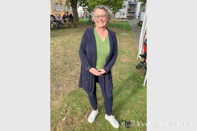 Heike Bülter beim Gartenabschlussfest in der Essbaren Siedlung.