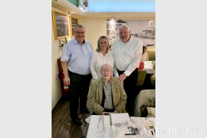 Stehend: Klaus Schindling, Tina Pfleghar, Bernhard Weber; sitzend: Manfred Hamann.