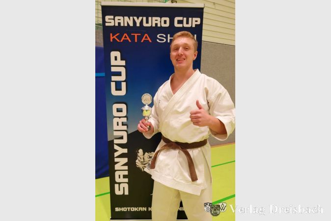 Nick Heuser vom Karate Club Hattersheim hat beim Sanryu-Cup in Büdingen den ersten Platz erreicht.