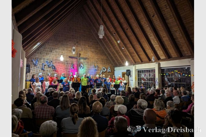 "Viva la Vida": In der evangalischen Kirche in Eddersheim wurde am Samstagabend musikalisch das Leben zelebriert.