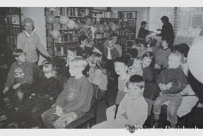 Beim Dino-Fest in der Gemeindebücherei blieb kein Platz leer.