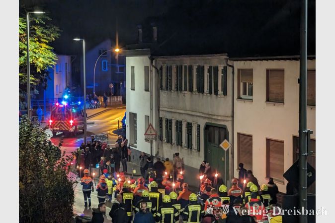 Neben Sankt Martin hoch zu Ross führte die Feuerwehr den großen Martinszug an.