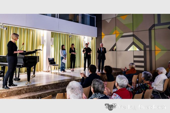 Großér Applaus war den Auftretenden gewiss. V.l.n.r.: Friederike Wiesner, Miray Hank, Ellen Geisel, Matthias Pfützner und Gesangstudio-Leiter Dietmar Vollmert.