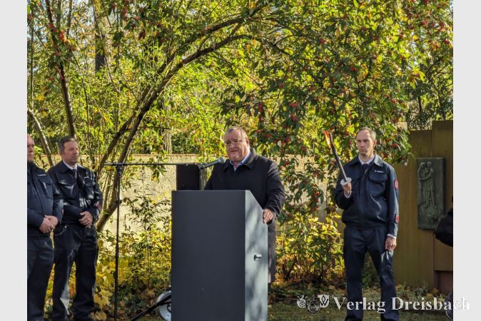 Bürgermeister Klaus Schindling hielt die Rede anlässlich der Gedenkstunde zum diesjährigen Volkstrauertag.