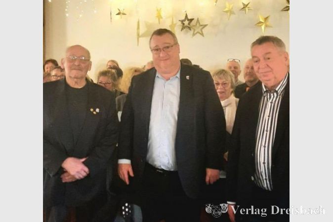 V.l.n .r.: Norbert Hermann, Bürgermeister Klaus Schindling und der ebenfalls geehrte Ralf Meik.