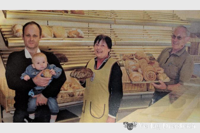 Zum 70. Geburtstag der Bäckerei-Konditorei Kilb im Jahre 2006: Drei Generationen der Familie Kilb im Verkaufsraum in der Schulstraße.