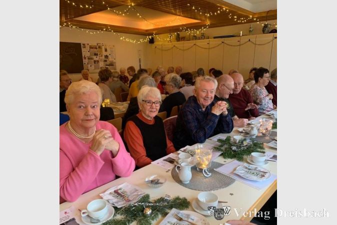 Etwa 60 Gäste konnte das Helferteam des Seniorenkreises "Fröhliche Runde" zur Weihnachtsfeier begrüßen.