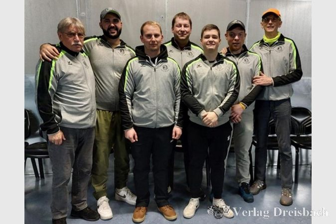 Von Links nach Rechts: Betreuer Ferenc Kantor, Ruslan Lunev, Aaron Sauter, Christian Reitz, Fabian Otto, Andreas Fix, Trainer Detlef Glenz.