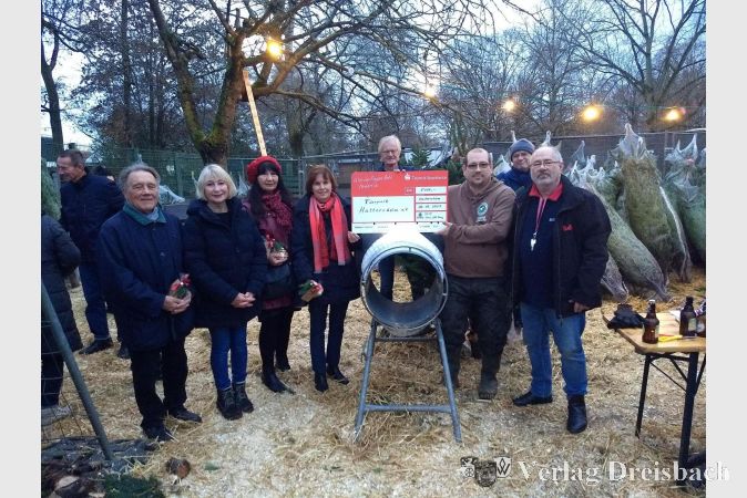 V.l.n.r.: Dr. Ludwig Böhm, Marion Ferkau, Edeltraud Moos-Czech, Marion Uhle-Fassing (Präs. LC Hatt.-Kriftel), Dr. Jürgen Köster, Manuel Ferkau (1. Vorsitzender Tierparkverein), Uwe Loos, Klaus Ferkau.