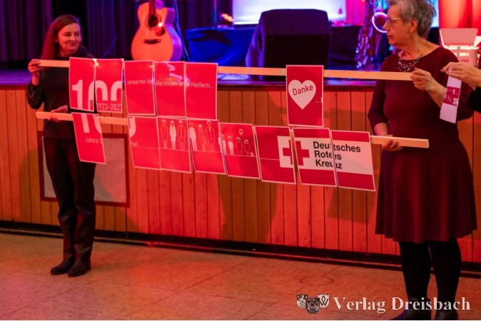 Ein abwechslungsreiches Programm verlief durch den ganzen Abend. Stets im Fokus: Das Jubiläum des Krifteler DRK.