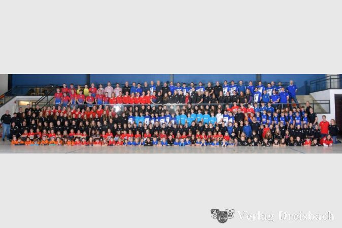 Alle Handballer auf einem Bild - das war der Jahresabschluss der Handballer.