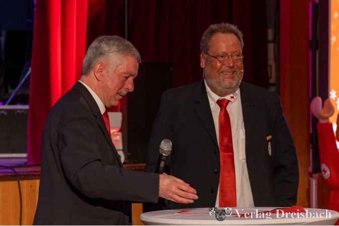 Norbert Södler (Präsident des DRK Landesverband Hessen) und Markus Schullenberg (Erster Vorsitzender der DRK-Ortsvereinigung Kriftel),