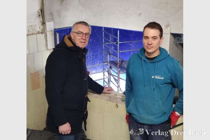 Der Erste Beigeordnete Franz Jirasek (links) und Fachbereichsleiter Michael Walter beim Besuch der Baustelle.