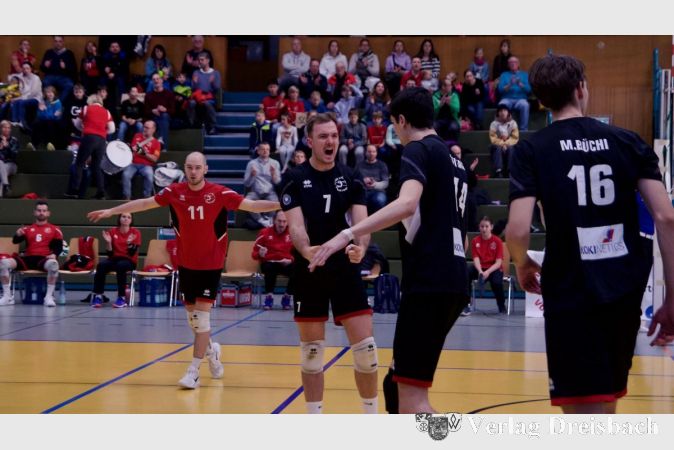 Nach über einem Jahr Schulterverletzung konnte Jannik Weber (#7) endlich wieder mit seinen Teamkollegen auf dem Feld feiern.