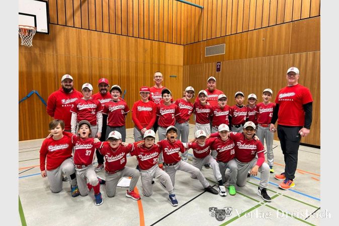 Die Schüler der Redwings beim Hallenturnier in der Weingartenschule.