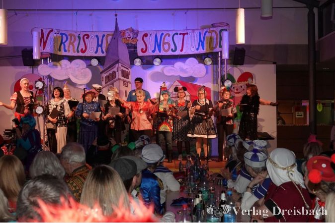 Beste Feierstimmung bei der diesjährigen närrischen Singstunde im Gemeindezentrum St. Martinus.