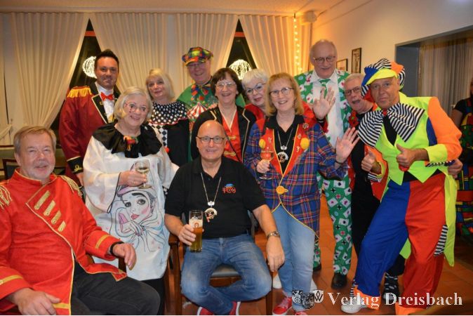 Der 1. Vorsitzende Hans-Joachim Greb zeigt sich nach der Sitzung zufrieden inmitten von langjährigen Freunden, die jedes Jahr aus Hannover anreisen.