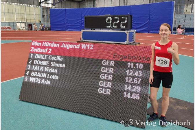 Sienna Böhme holte sich im 60-Meter-Hürdenlauf die Vizemeisterschaft in der Altersklasse W12.