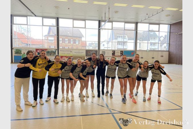 Weibl. C-Jugend: Groß war der Jubel der weiblichen C1-Jugend nach dem Oberliga-Sieg gegen Buchberg.