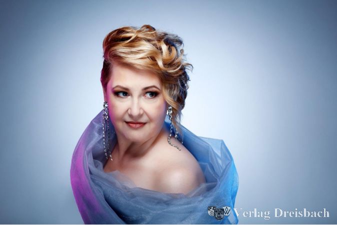 Karin Bachner lässt am 10. März mit ihrem Programm „Ella Forever – A Tribute to Ella Fitzgerald“ die US-amerikanische Queen of Jazz der 1950er- und 1960er-Jahre für einen Nachmittag wieder lebendig werden.