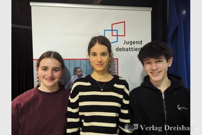Ronja Eckert, Luca Pavone und Mia Reil vertraten das gastgebende Graf-Stauffenberg-Gymnasium.