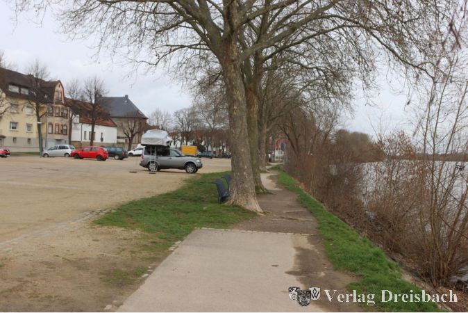 Am Mainufer könnte es an manchen Stellen zweifellos etwas schöner werden. Aber auch dazu gibt es in der aktuellen Gremienrunde nichts zu entscheiden, das Planungsbüro stellt lediglich im Bauausschuss die Änderungen seit der ersten Präsentation vor zwei Jahren vor.