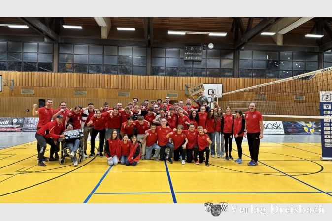 Kriftel in der Erfolgsspur: Erst siegt das Zweitligateam gegen Schwaig - dann ehrte die Mannschaft alle Jugendteams von U14-U18, die sich alle für die Deutschen Meisterschaften qualifiziert haben.