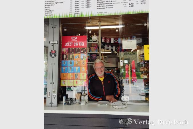 Dieter Veit in seinem Kiosk.