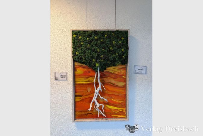 In manchen Werken kombiniert Yvonne Mey ihre Acryl- und Moostechniken.