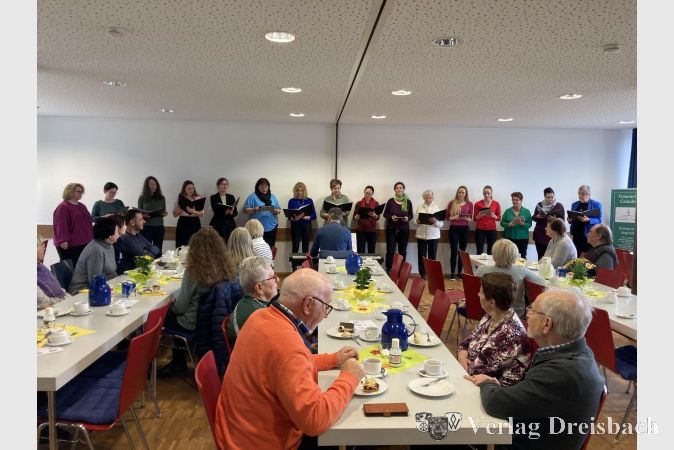 Frühlingslieder bei Kaffee und Kuchen, das ergibt einen wundervollen Nachmittag.