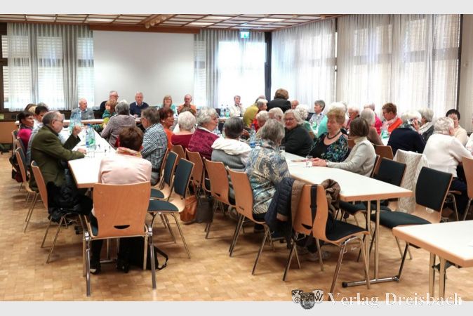 Der gut gefüllte Saal im Rat- und Bürgerhaus am vergangenen Samstag.
