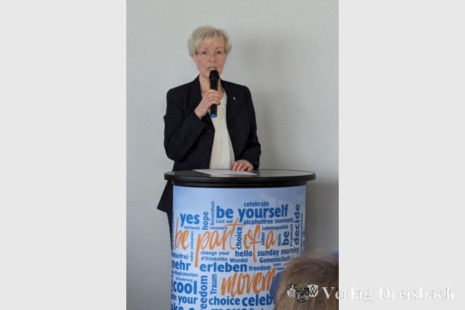 Sabine Quoika, engagierte Beisitzerin des Landesverbands Hessen e.V., erläutert die vielfältigen Tätigkeiten und Aufgaben, die ihre Rolle als Beisitzerin innerhalb der Organisation umfasst.