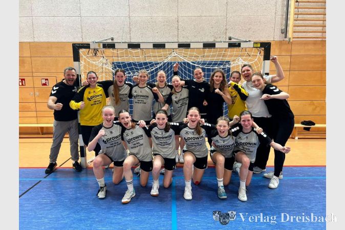 Jubel bei der weiblichen C1-Jugend: Sie spielt nächste Saison in der Regionalliga.