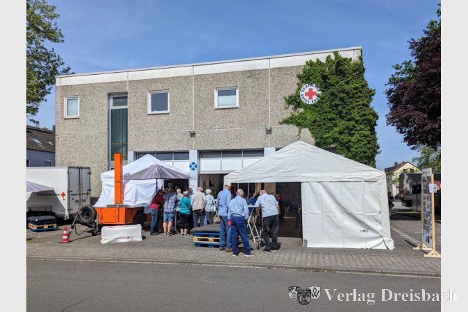 Pünktlich ab 12 Uhr bildete sich vor dem DRK-Heim am 1. Mai eine Schlange: Das Interesse an Erbsensuppe, Chili con Carne & Co. war groß.
