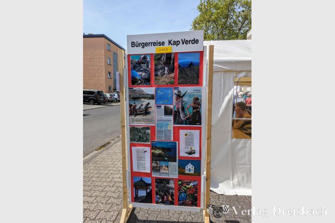 Ehrenstadtrat Bernd Caspari informierte auf einer Schautafel über Kap Verde. Am Freitag, 10. Mai, startet seine Fotoausstellung "Städtepartnerschaft seit 1989: Assomada, Santa Catarina, Kap Verde" im Okrifteler Haus der Vereine.