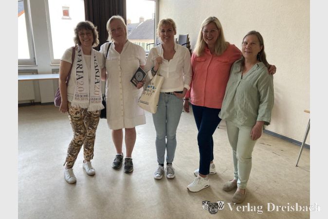 Vorstellung des Buches „Die verirrten Hirten“ im Gemeindesaal St. Vitus. Von links nach rechts: Susanne Schuhmacher-Godemann, Monika Humpert, Kristina Brähler, Simone Schupp und Carol Wanske.