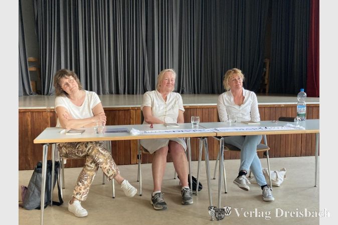 Diskussion mit den drei Autorinnen, Susanne Schuhmacher-Godemann, Monika Humpert und Kristina Brähler (v.l.n.r.).