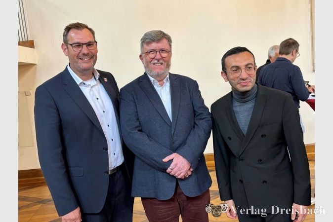 V.l.n.r.: Der Krifteler Bürgermeister Christian Seitz, Wolfgang Preising und der Frankfurter Oberbürgermeister Mike Josef.