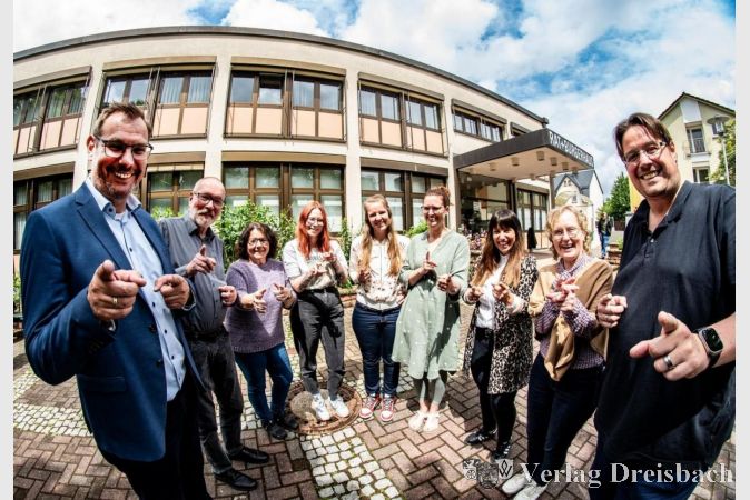 Diese Menschen formen als Vertreter und Vertreterinnen der Kooperationspartner das Programm des Familienzentrums maßgeblich mit (v. li.): Bürgermeister Christian Seitz, Stephan Frisch, Carmen Jimenez, Michelle Müller, Lydia Rauh, Tanja Seitz, Ida La Porta, Gabriele Kortenbusch und Pasquale Fiore.