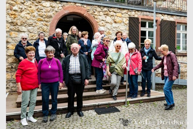 Die Seniorenwandergruppe des Kulturforums Kriftel in Flörsheim.