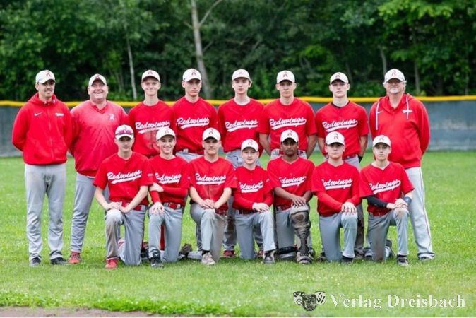 Juniorenmannschaft mit ihren Coaches Oliver Rossius und Martin Schmithals.