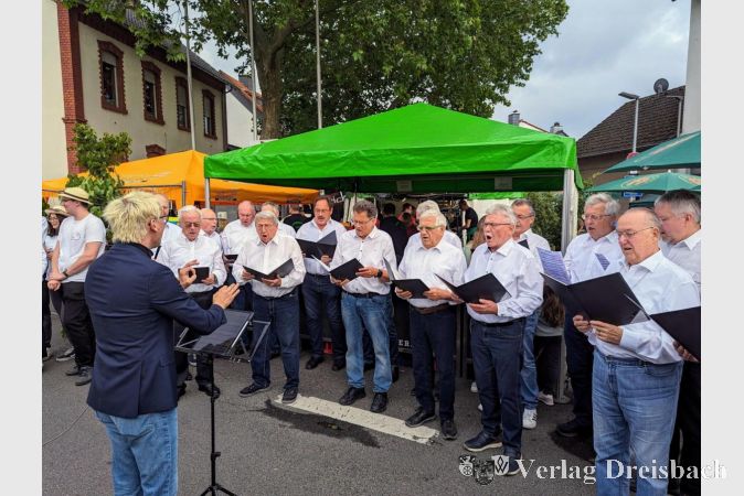 Der Männerchor des Liederkranzes war ebenfalls wieder an der offiziellen Eröffnungszeremonie beteiligt.