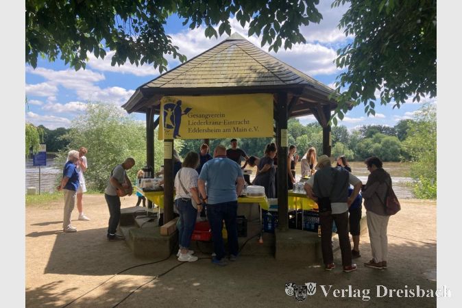 Die "Kuchentheke" des Gesangvereins Liederkranz Eintracht Eddersheim erfreute sich größter Beliebtheit.